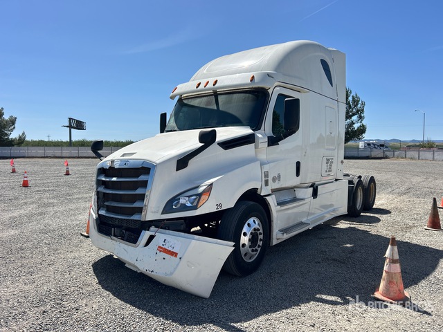 2018 Freightliner Cascadia 126 6x4 T/A Sleeper Truck Tractor