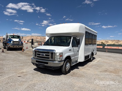 2009 Ford E-450 4x2 21-Seat Mini Bus