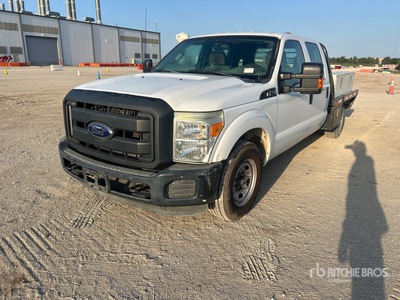 2015 Ford F-250 4x2 Crew Cab Ciężarówka z płaską platformą