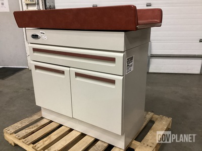 Midmark 640-001-252 Pediatric Table