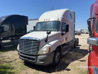 2015 Freightliner Cascadia 125 6x4 تراكتور شاحنة كابينة النوم (ثنائية المحور) (Inoperable)