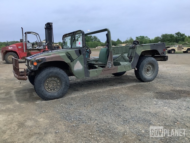 AM General M1097R1 HMMWV 4 Door w/Truck Body