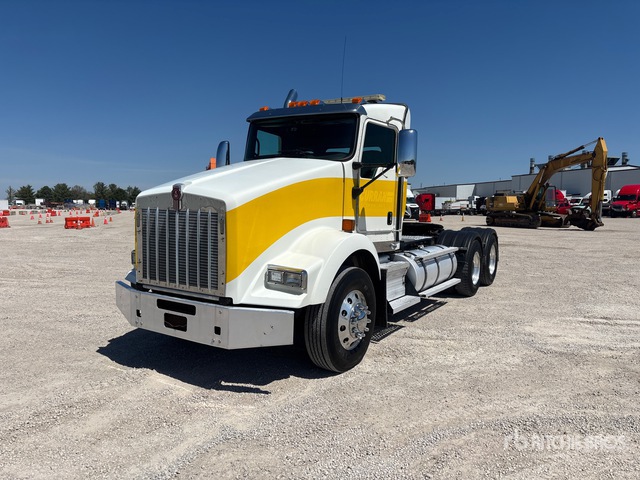 2013 Kenworth T800 6x4 T/A Day Cab Truck Tractor
