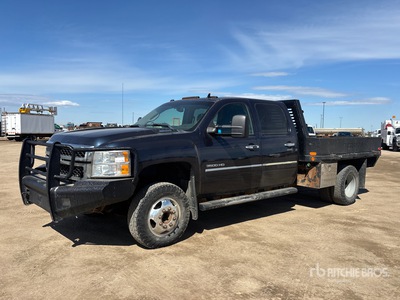2013 Chevrolet Silverado 3500HD 4x4 Crew Cab Flatbed Truck