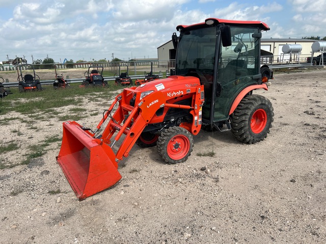 2023 Kubota LX3310HSDC 4WD Utility Tractor 2023 Kubota LX3310HSDC 4WD Utility Tractor