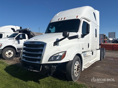2020 Freightliner Cascadia 126 6x4 Cabeza Tractora Cabina Dormitorio (Inoperable)