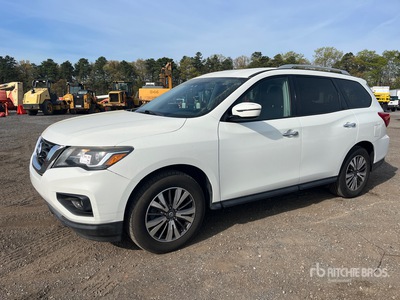 2017 Nissan Pathfinder  SV 2WD SUV