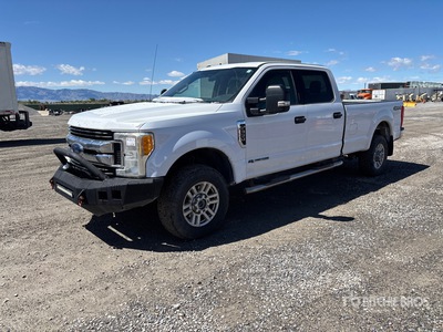 2017 Ford F-350 XLT 4x4 Crew Cab Pickup