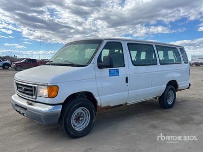 2004 Ford Econoline E-350 XL 11 Passenger Van