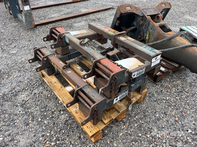 Quantity of (4) Forklift Mounted Lifting Attachment Różne. Osprzęt budowlany