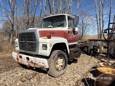 Ford L9000 6x4 Autocarro cabina e telaio (Inoperable)