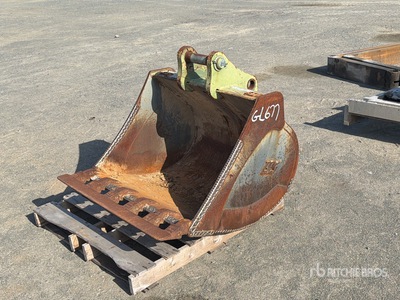 John Deere 36 in Excavator Bucket