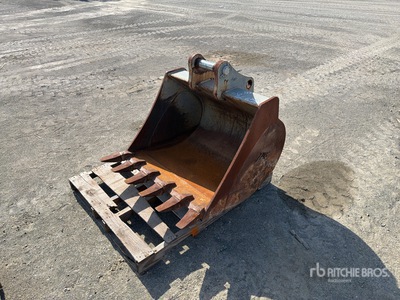 John Deere 36 in Excavator Bucket