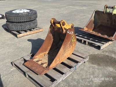John Deere 18 in Excavator Bucket
