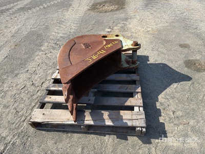 John Deere 12 in Bucket