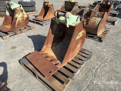 John Deere 24 in Backhoe Rear Bucket