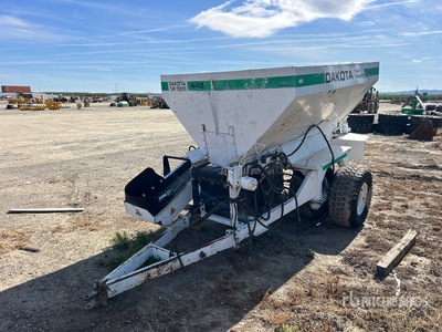 Dakota Turf Tender 440 Hydraulic Top Dresser Varios, equipos de manetenimiento de campos de golf - Fits Tractor