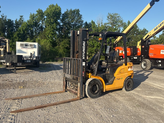 2019 Hyundai 25D-9 4940 lb Pneumatic Tire Forklift