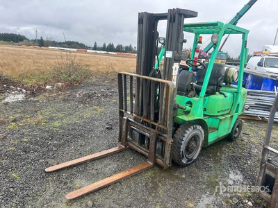 2001 Mitsubishi FG25K 3700 lb Pneumatic Tire Forklift (Inoperable)