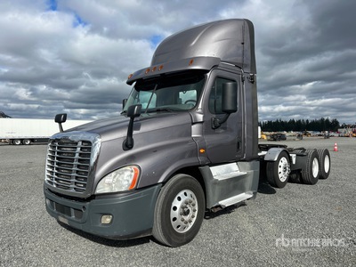 2018 Freightliner Cascadia 125 8x4 Tri/A Day Cab Truck Tractor