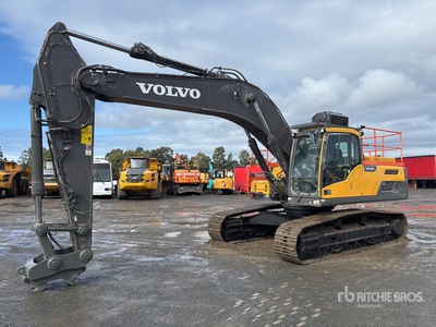 2023 Volvo EC300DL 油圧ショベル