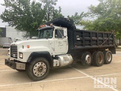 1998 Mack RD688S 8x4 Tri/A Dump Truck