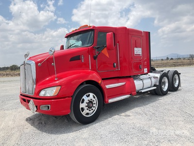 2017 Kenworth T660 6x4 Tractocamion con Dormitorio / T/A Sleeper Truck Tractor