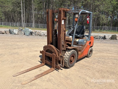 Toyota 8FDU25 4340 lb Forklift