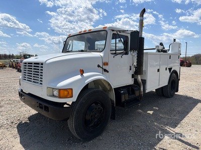 1991 International 4700 International 4x2 Winch Truck