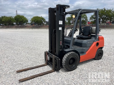 2016 Toyota 8FGU25 4500 lb Pneumatic Tire Chariot Élévateur