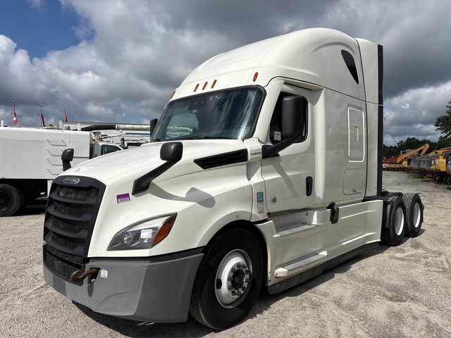 2020 Freightliner Cascadia 126 6x4 T/A Sleeper Truck Tractor