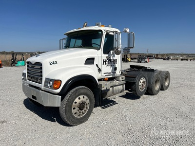 2007 Mack CV713 8x4 Cabeza Tractora Cabina Corta