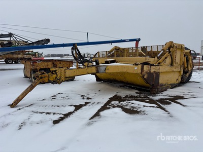 John Deere 1814 4 Tire Hydraulic Pull Scraper