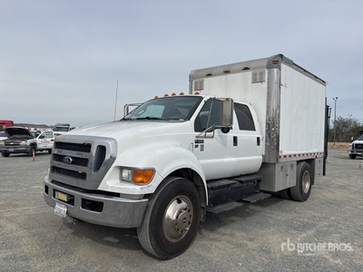 2015 Ford F-650 4x2 Van Truck