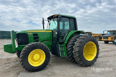 2009 John Deere 7330 Ciągnik 4WD