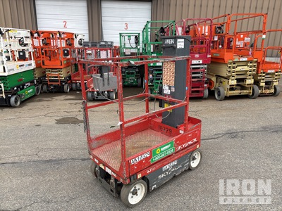 2013 Skyjack SJ12 Plateforme élévatrice à mât vertical