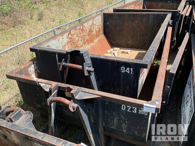 Quantity of (2) 12 ft 13 cyd Container scarrabile