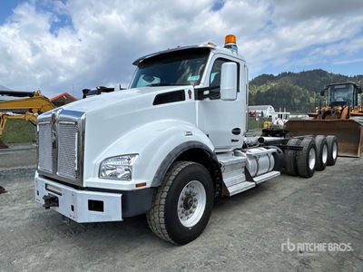 2023 Kenworth T880 8x6 Tri/A Day Cab Truck Tractor