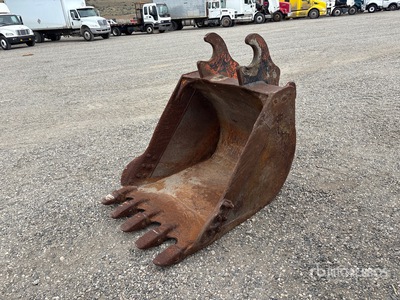 44 in Q/C Digging Excavator Bucket - Fits Hitachi 225