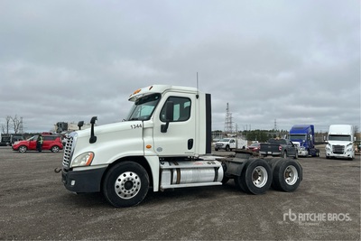 2013 Freightliner Cascadia 125 6x4 Ciągnik siodłowy T/A z kabiną dzienną