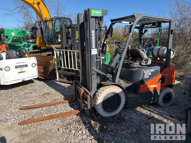 2017 Doosan G25E-5 4500 lb Forklift