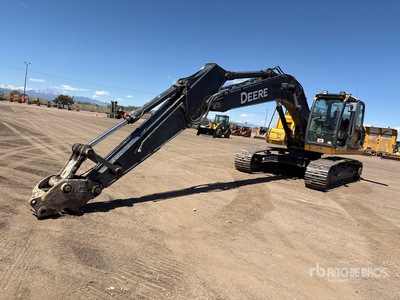 2013 John Deere 210G LC Escavatore cingolato