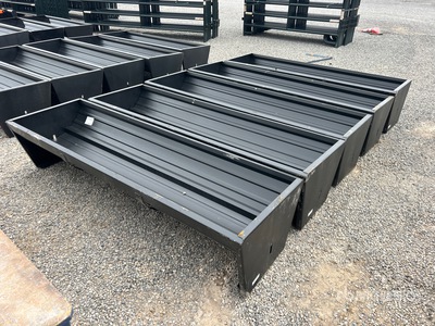 Quantity of (5) 2025 Kit Containers CF-90-V2025 Alimentador de ganado (Unused)