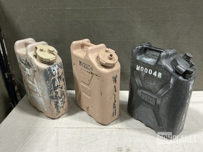 (11) Plastic Water Cans