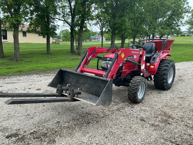 2015 Mahindra 3016 4WD Utility Tractor