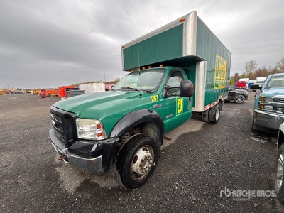 2006 Ford F-550 XL 4x2 Furgoneta caja cerrada (Inoperable)