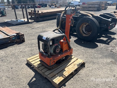 Mikasa MVH306GH Reversible Vibratory Plate Compactor