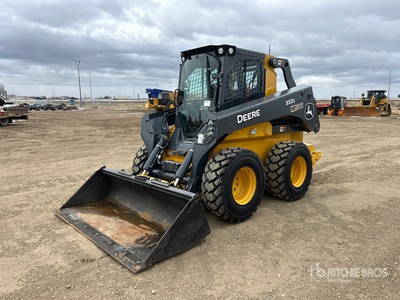2023 John Deere 332G Two-Speed Minicargadora