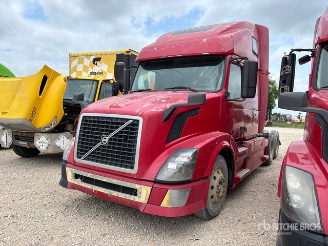 2010 Volvo Vnl 2010 Volvo Vnl 6X4 T/A Sleeper Truck Tractor