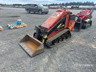 2020 Ditch Witch SK800 Mini Compact Track Loader
